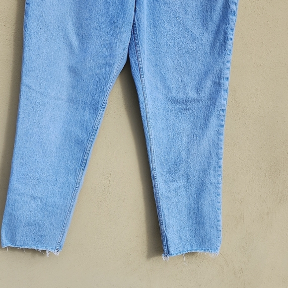 Stylish Light Blue Women's Straight Leg Jeans - Picture 4 of 9